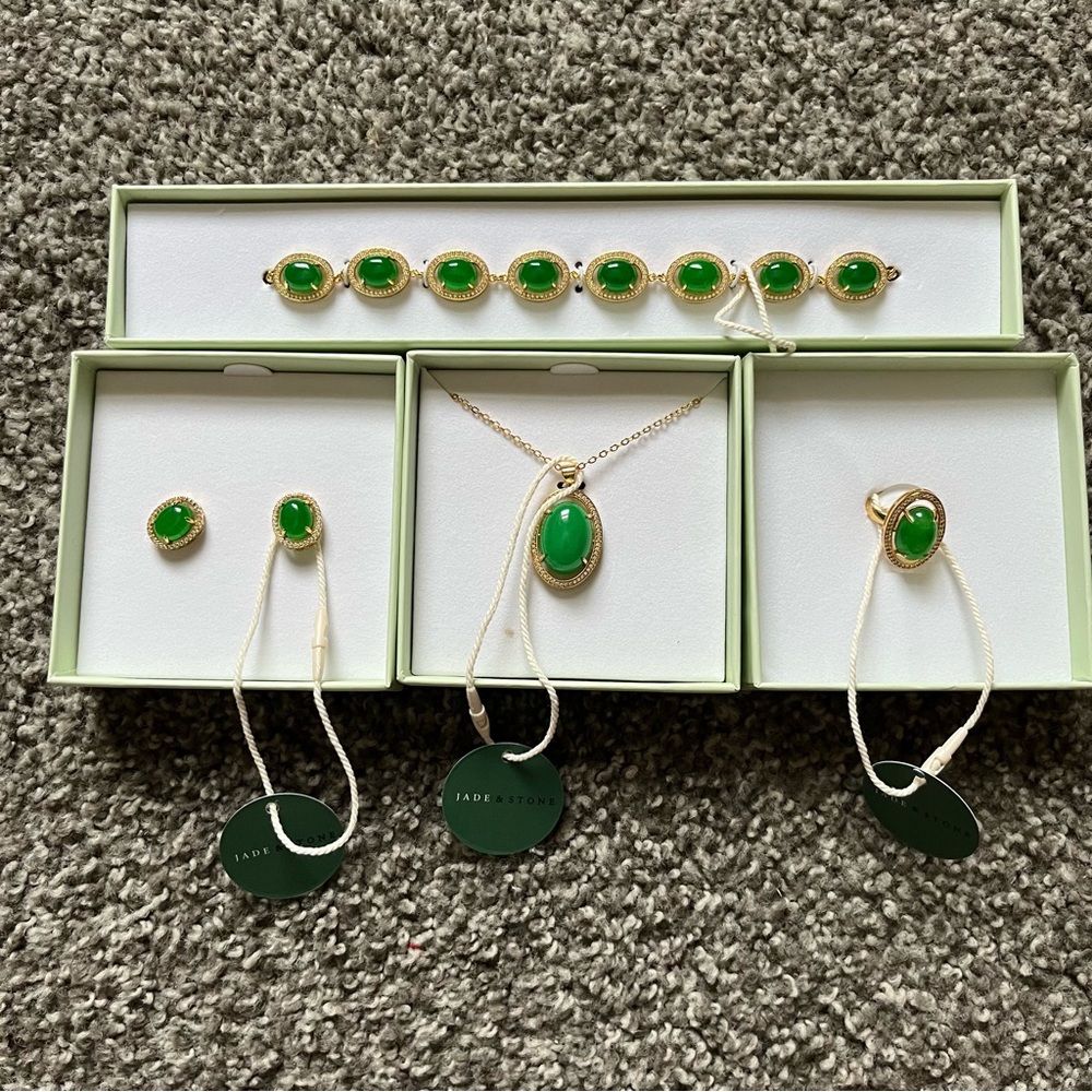 Jade & stone gold jewelry NWT never worn or used 4 peice set
